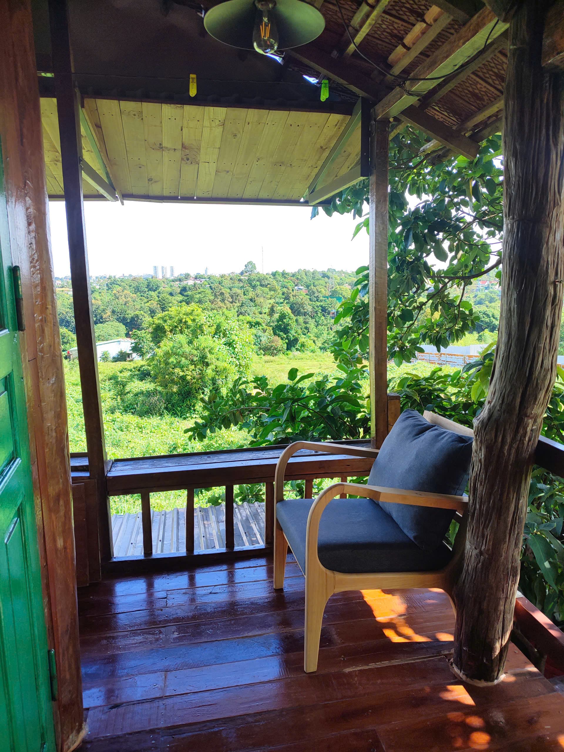 Phòng Gác Gỗ View Phố